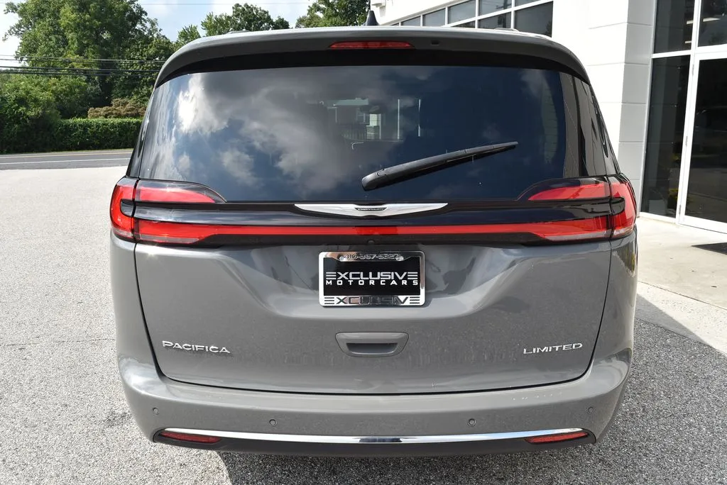 Chrysler Pacifica photo 6