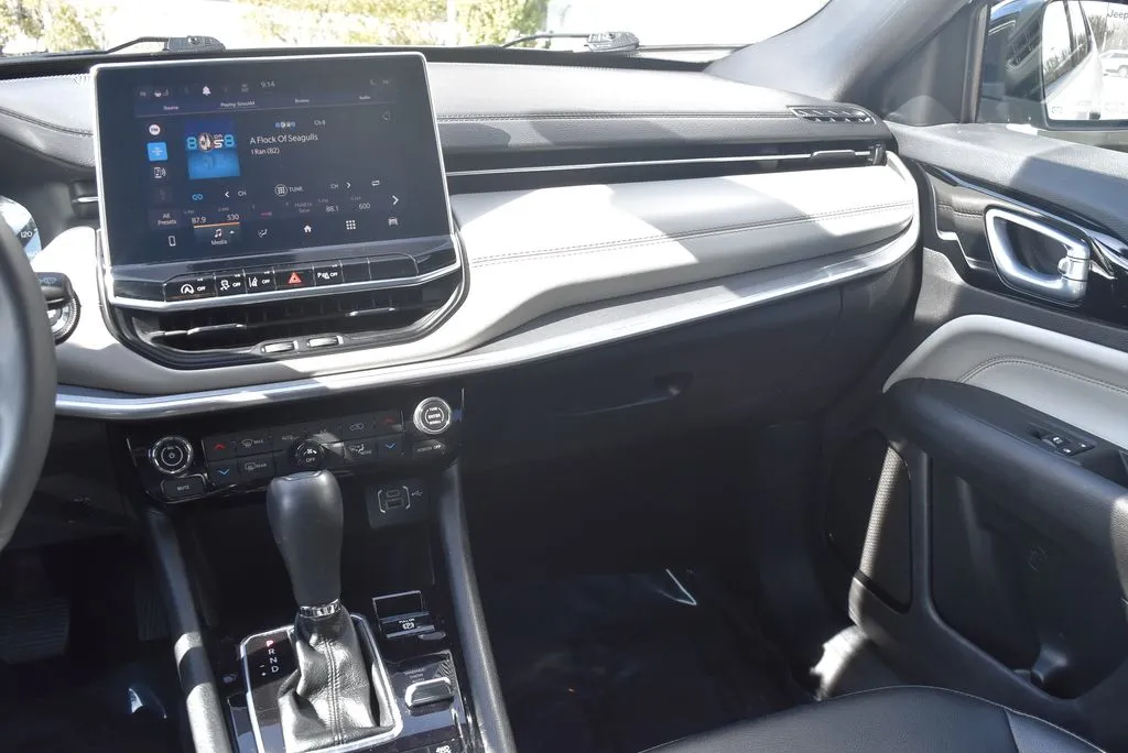 Jeep Compass photo 12