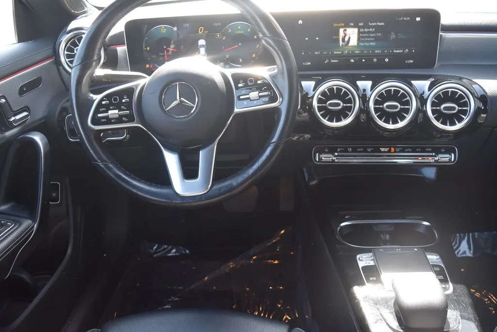 Mercedes-Benz CLA photo 11