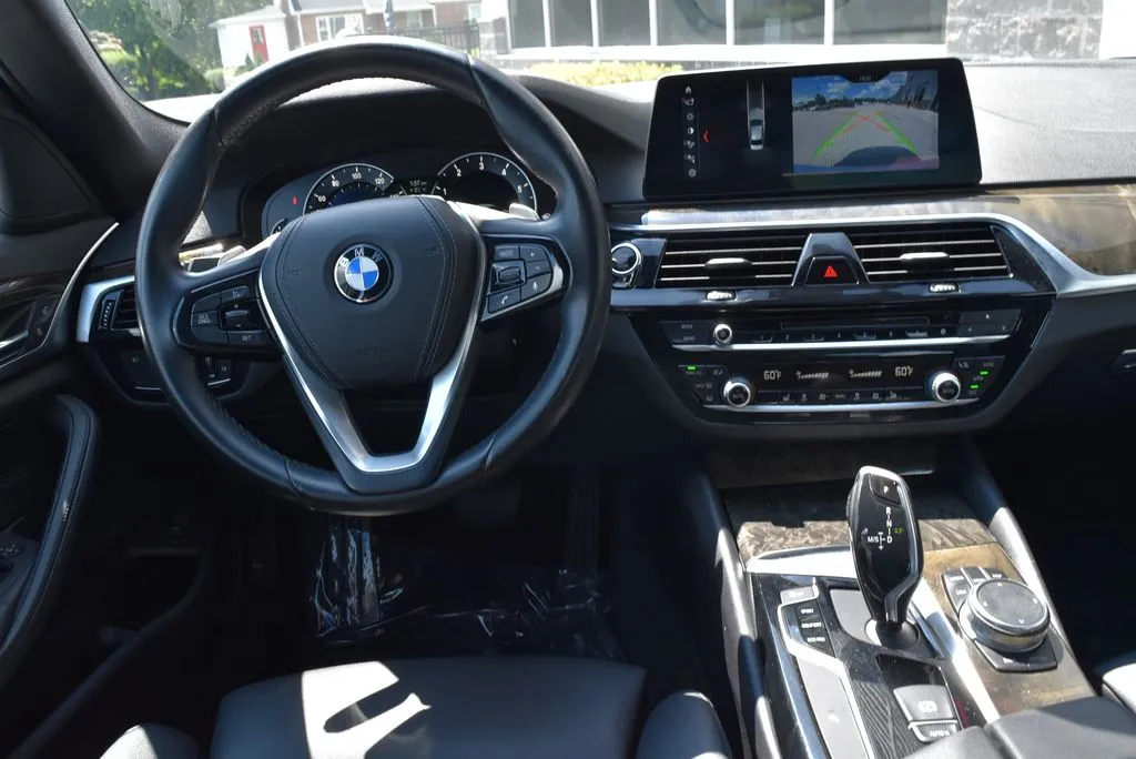 BMW 5 Series photo 11