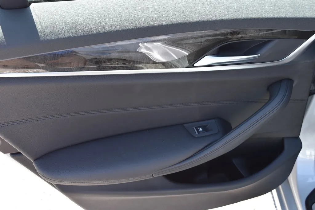 BMW 5 Series photo 10
