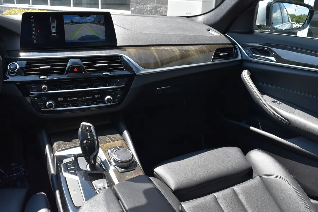 BMW 5 Series photo 12