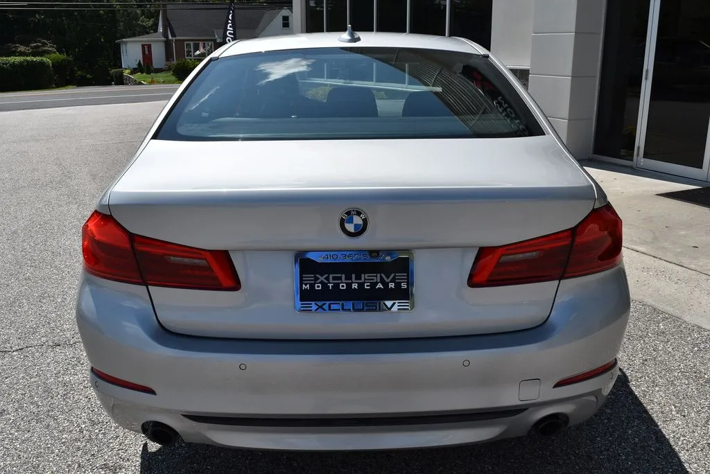 BMW 5 Series photo 6