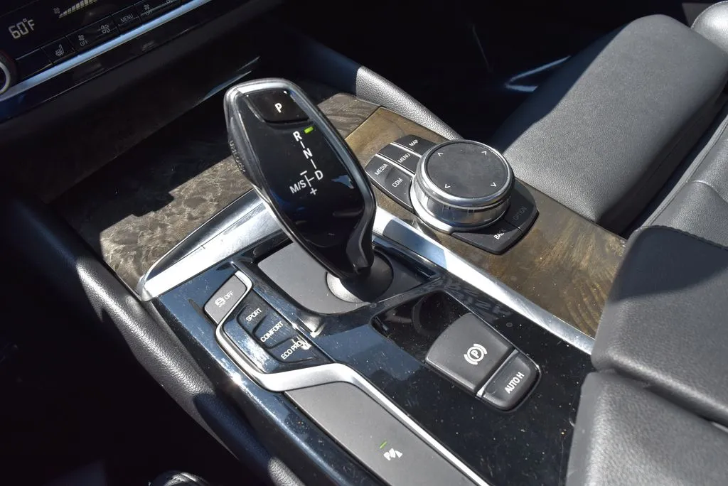 BMW 5 Series photo 18