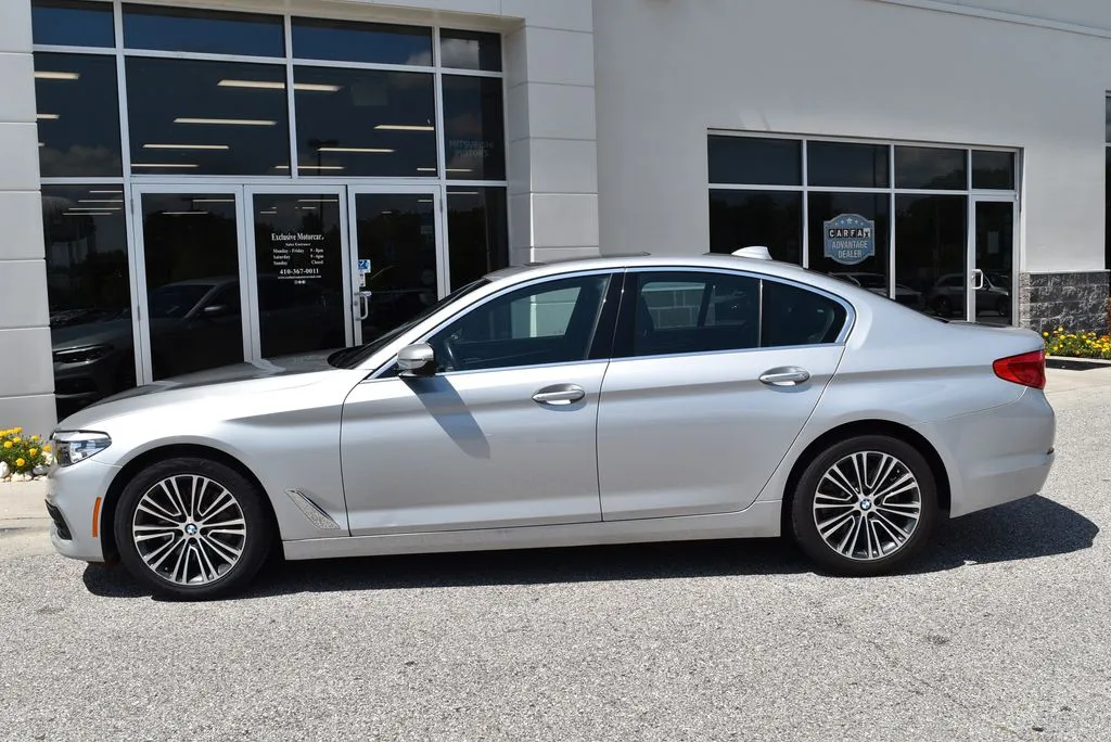 BMW 5 Series photo 4