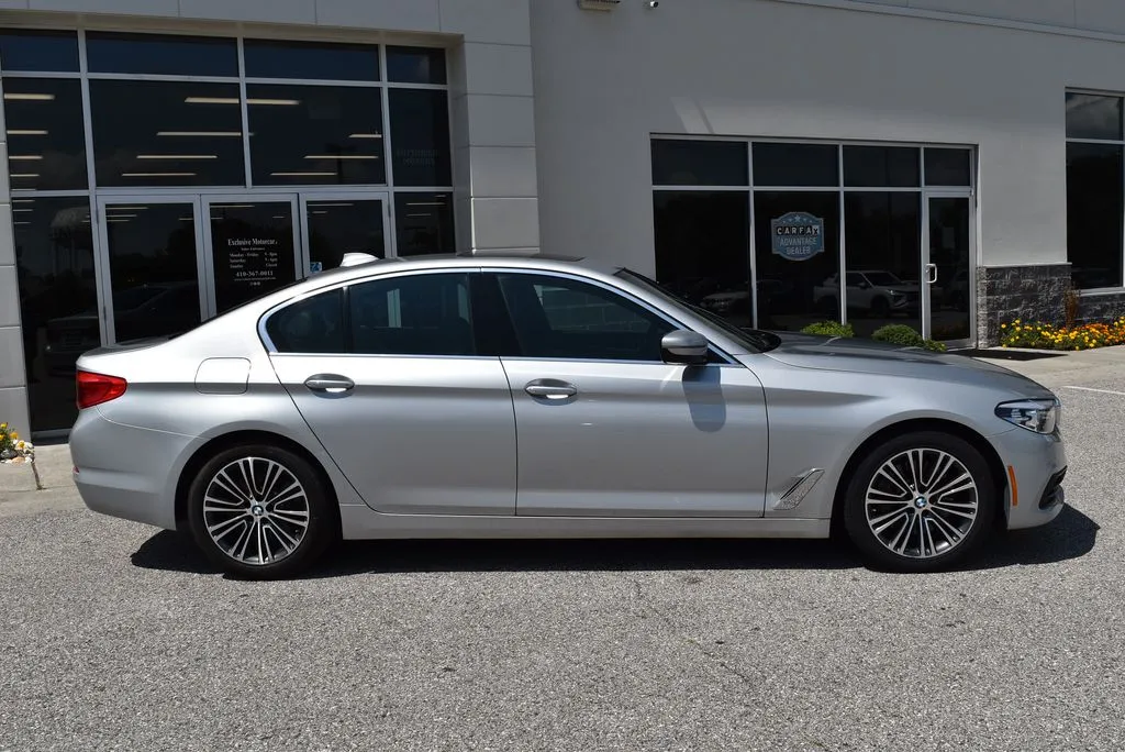 BMW 5 Series photo 2