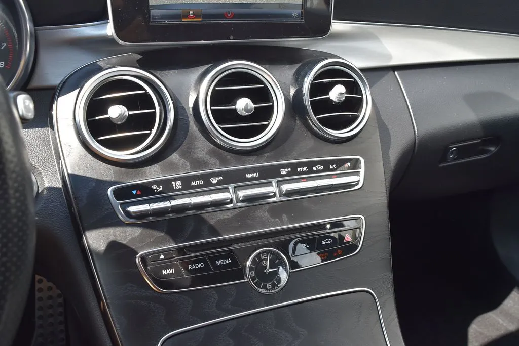 Mercedes-Benz C-Class photo 17
