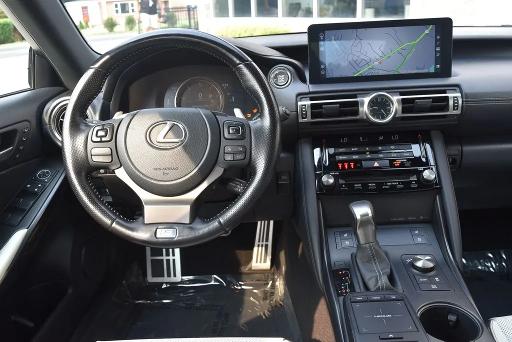Lexus IS photo 10