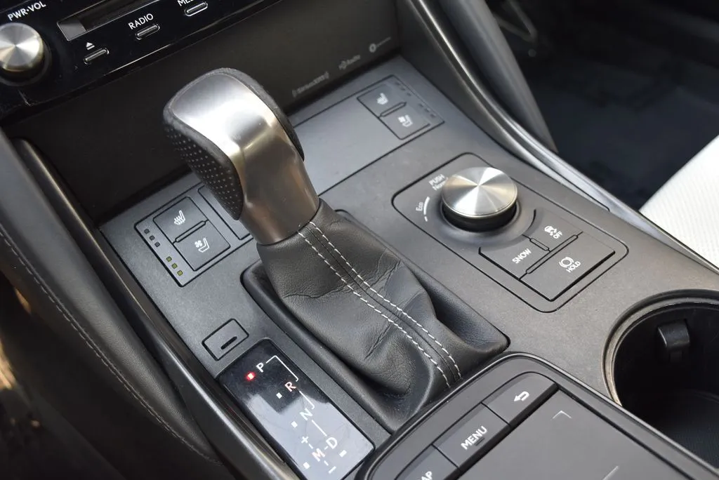 Lexus IS photo 15