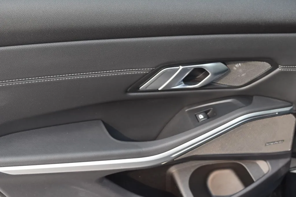 BMW 3 Series photo 8