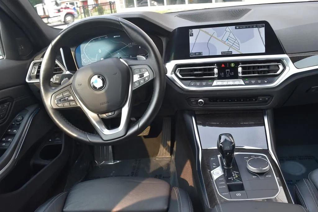 BMW 3 Series photo 9