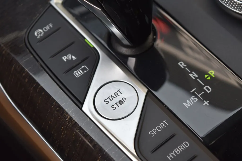 BMW 3 Series photo 16