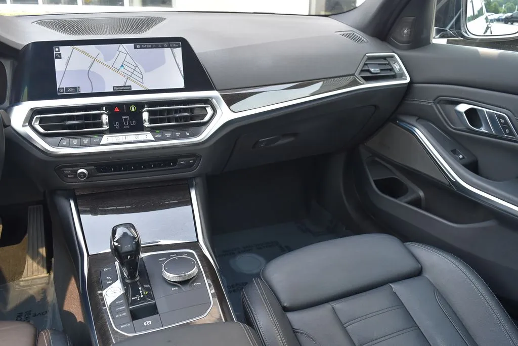 BMW 3 Series photo 10
