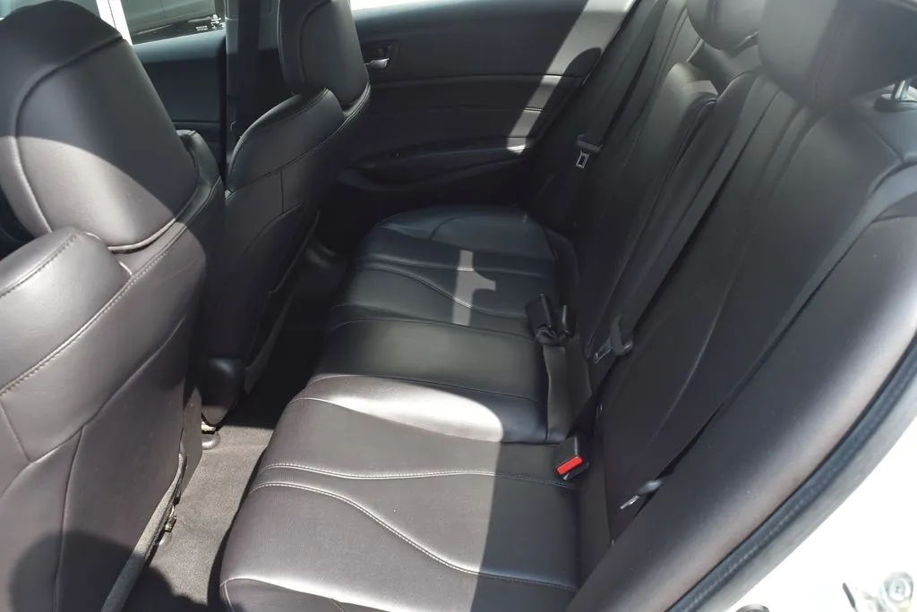 Acura ILX photo 9