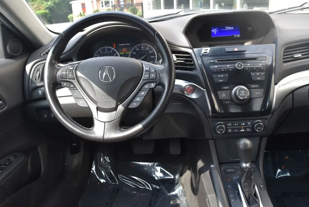 Acura ILX photo 11