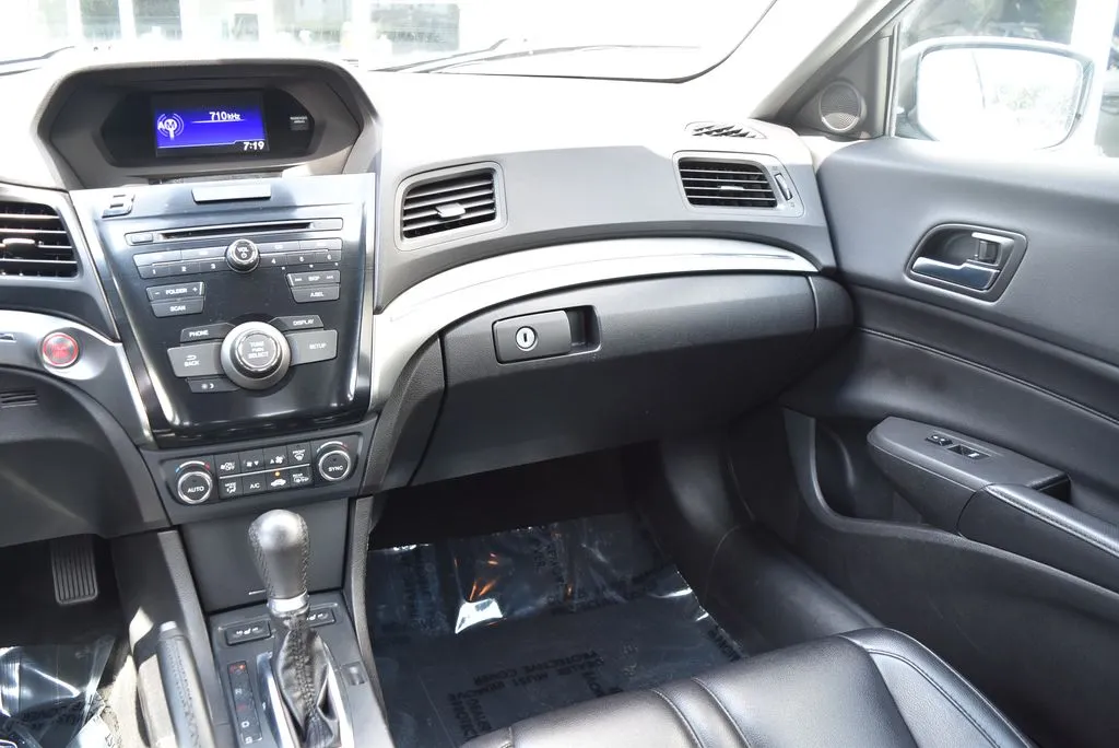 Acura ILX photo 12