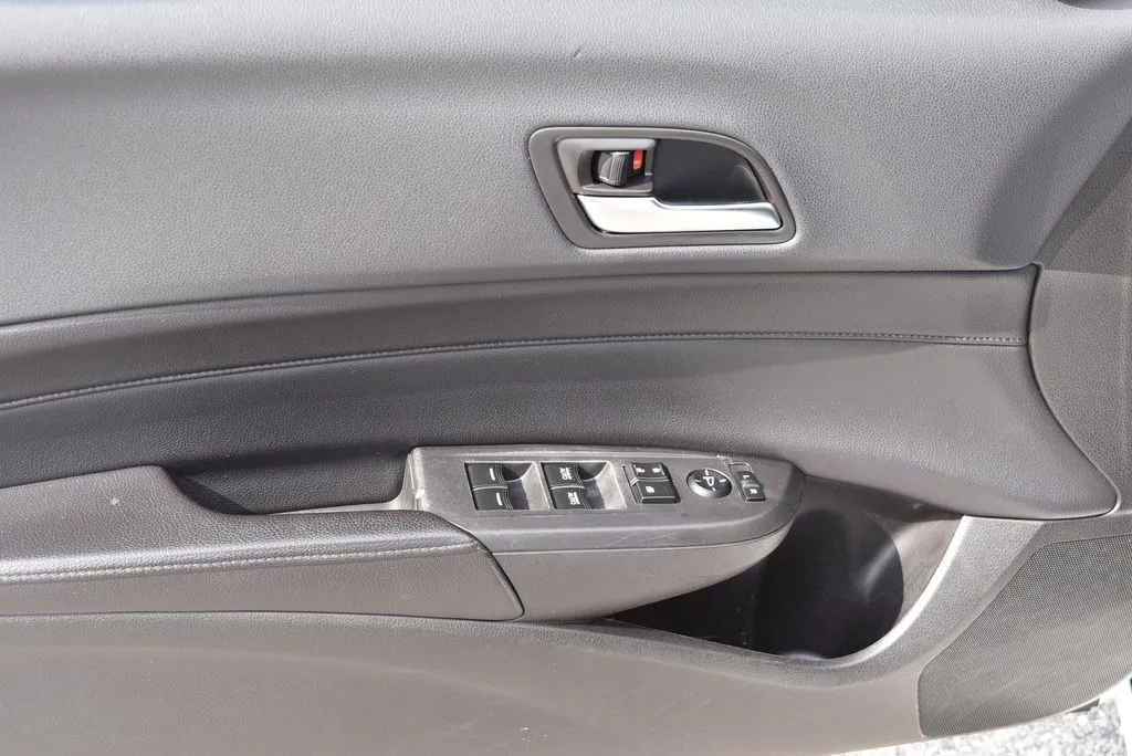 Acura ILX photo 8