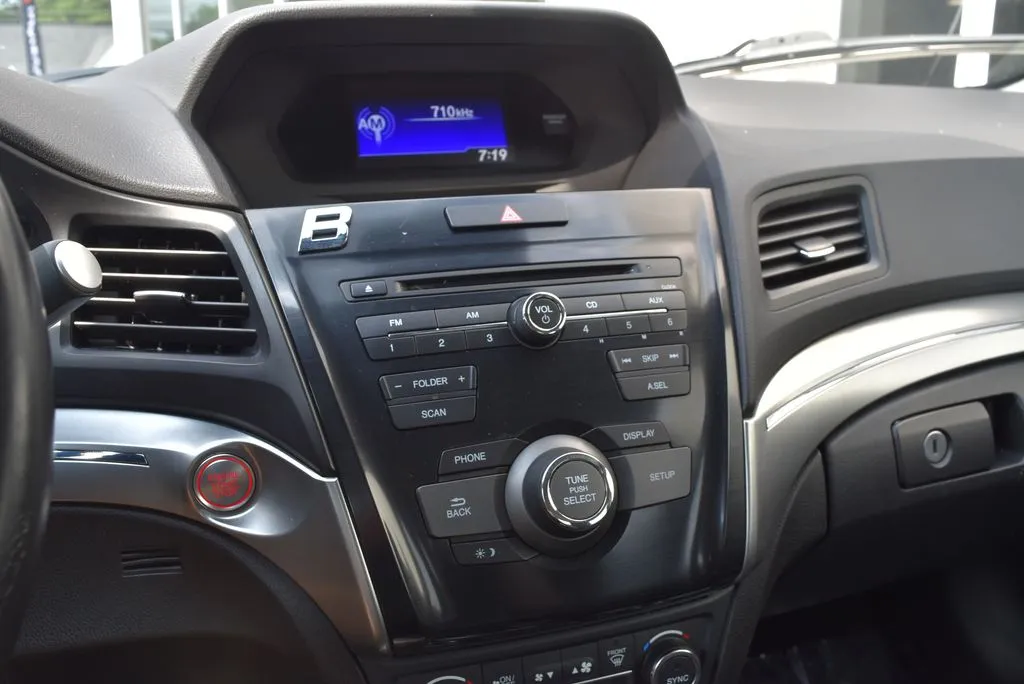 Acura ILX photo 13