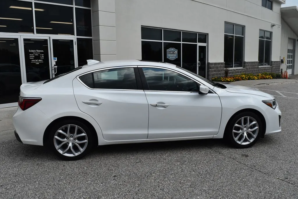Acura ILX photo 2