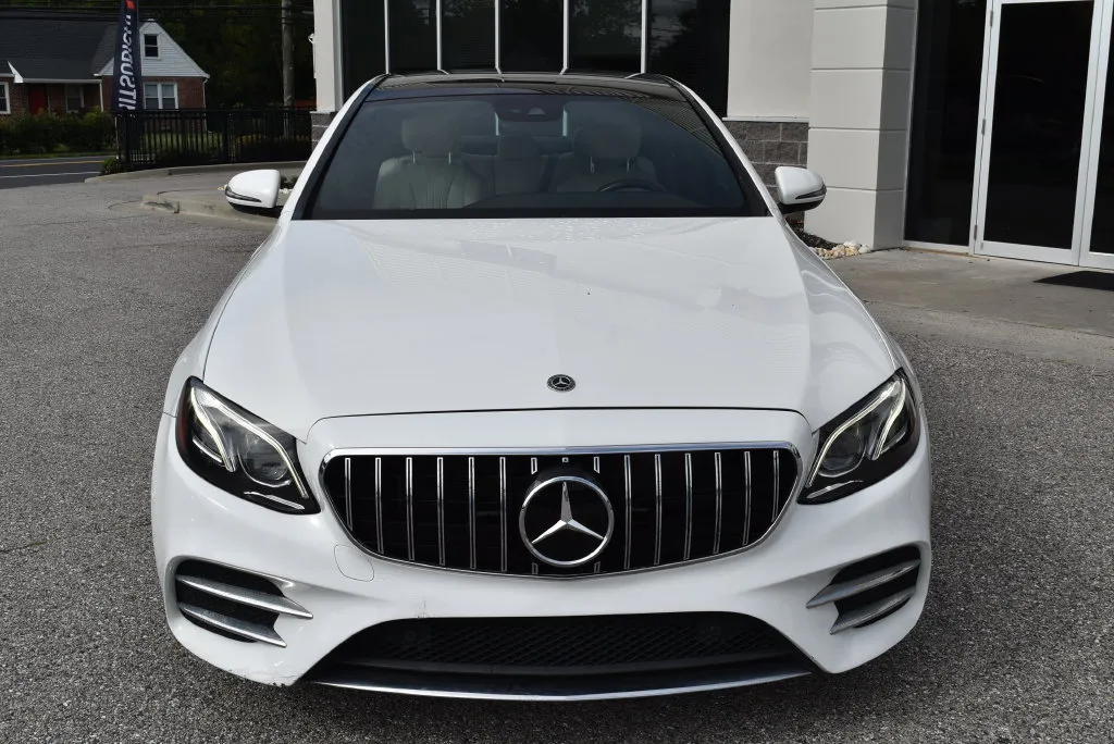 Mercedes-Benz E-Class photo 3