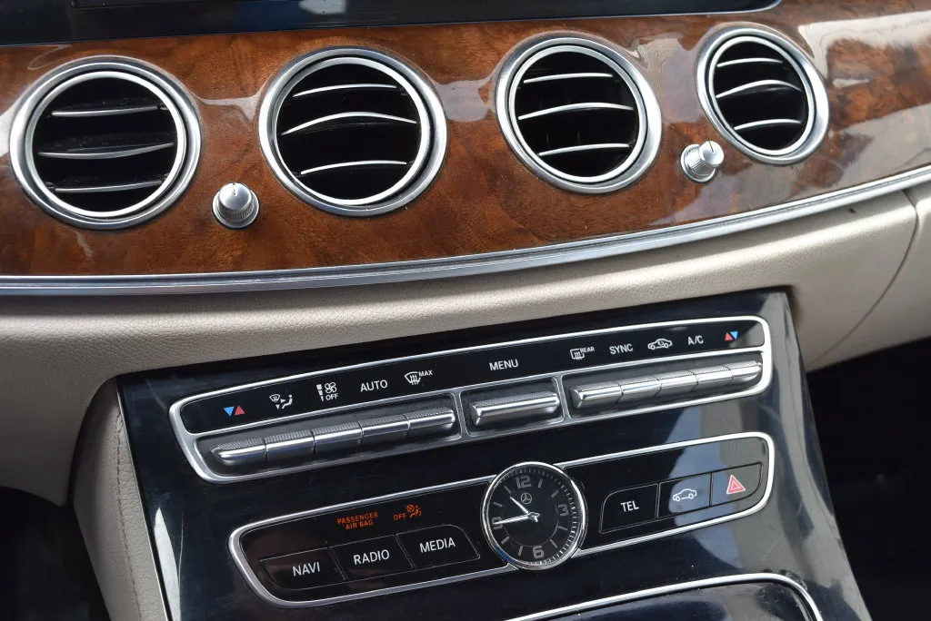 Mercedes-Benz E-Class photo 16