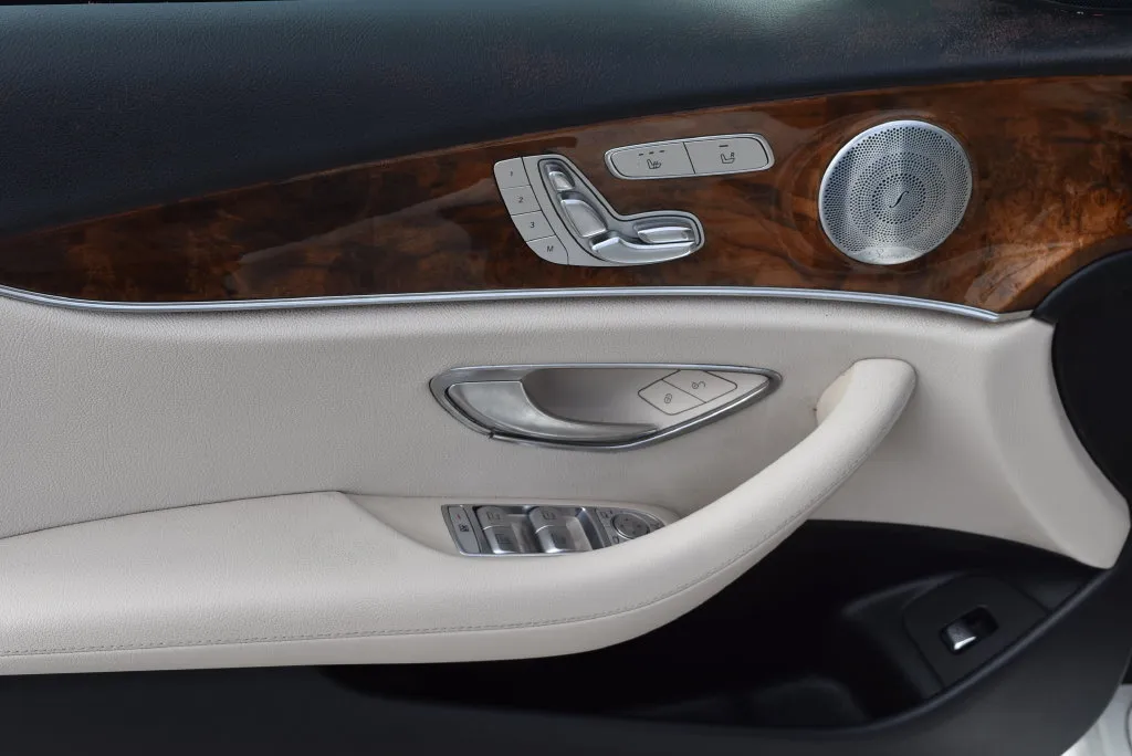 Mercedes-Benz E-Class photo 9