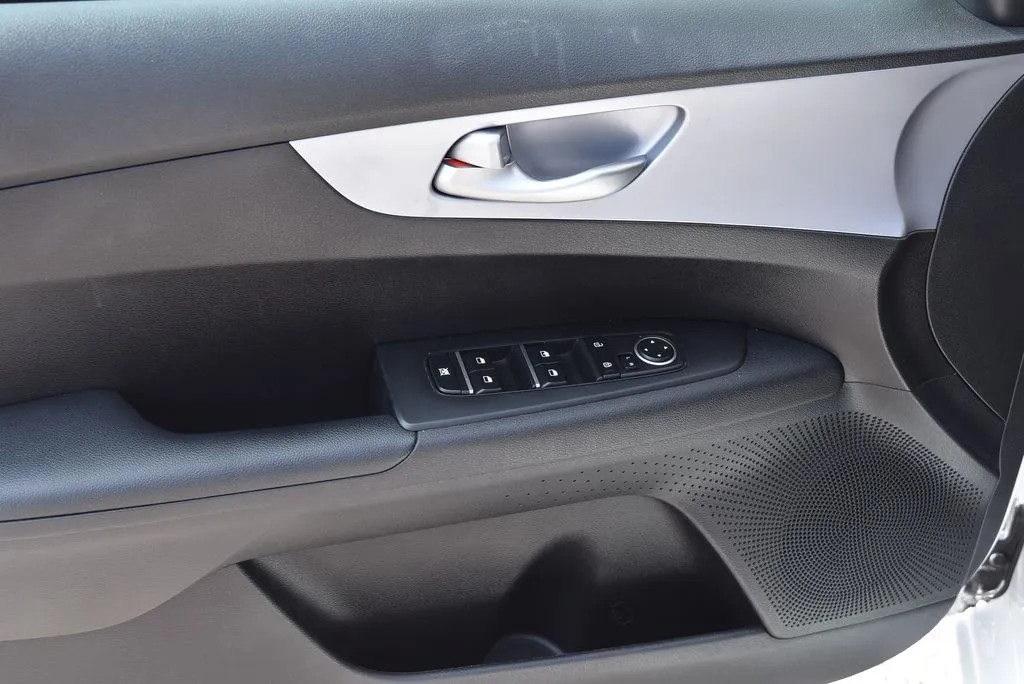 Kia Forte photo 8