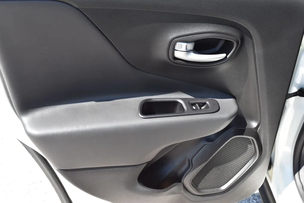 Jeep Renegade photo 10