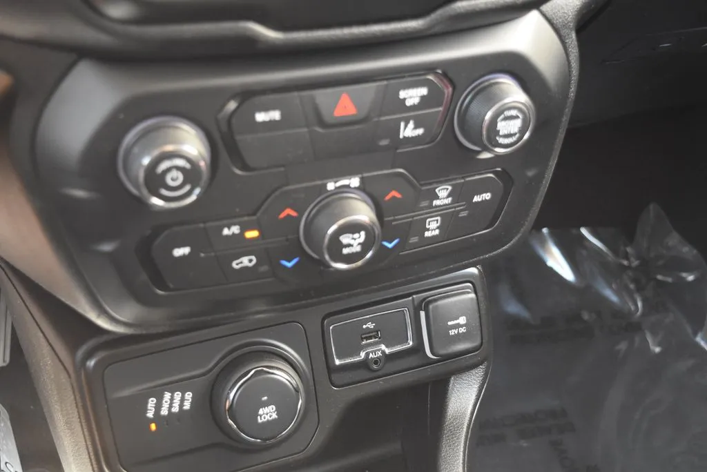 Jeep Renegade photo 16