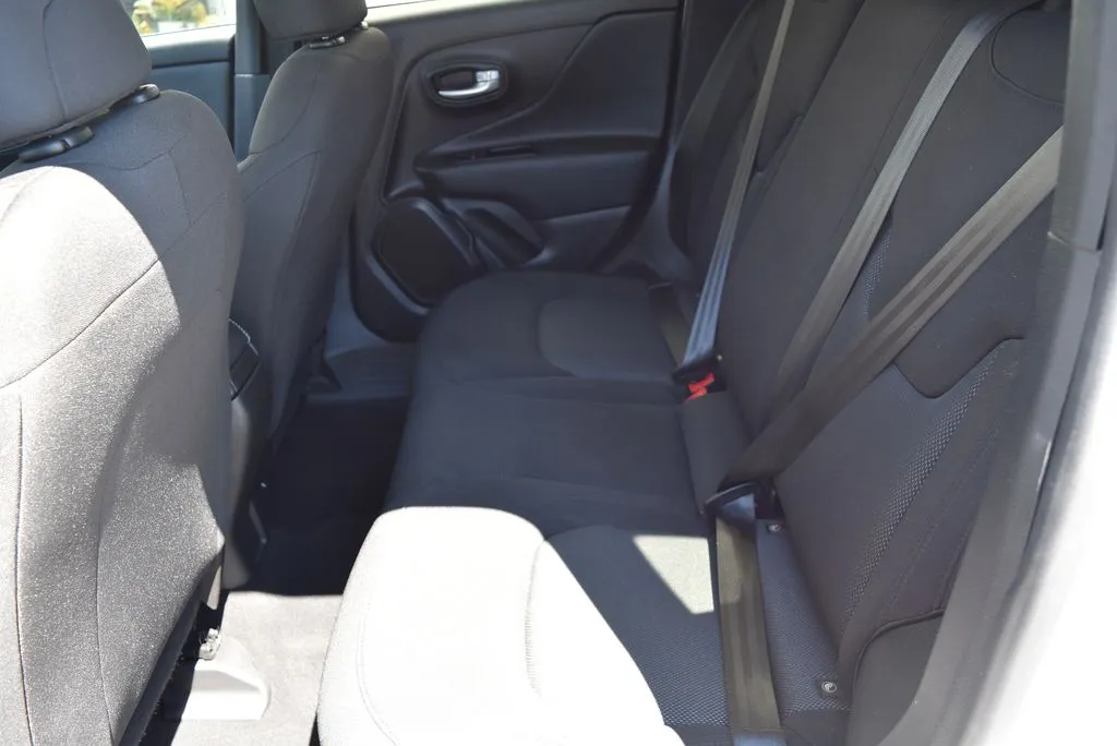 Jeep Renegade photo 9
