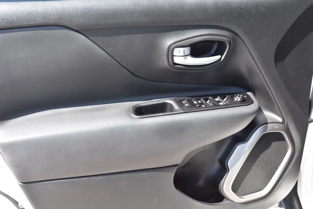 Jeep Renegade photo 8