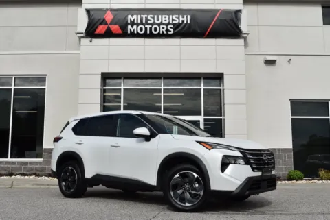 White 2024 Nissan Rogue SV for sale in Randallstown, MD