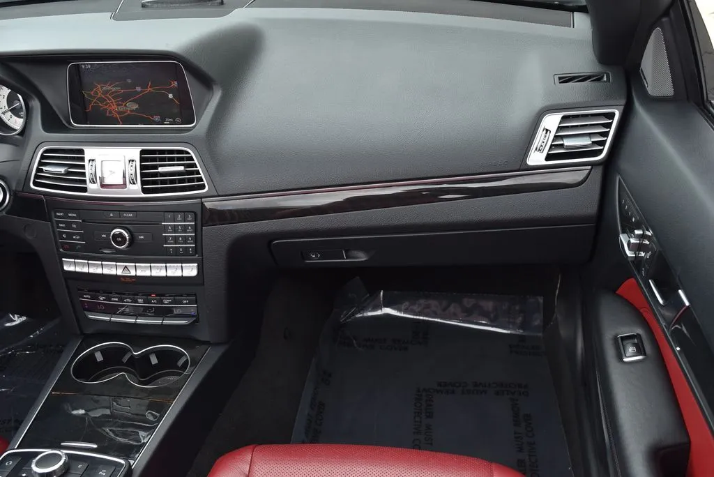 Mercedes-Benz E-Class photo 12