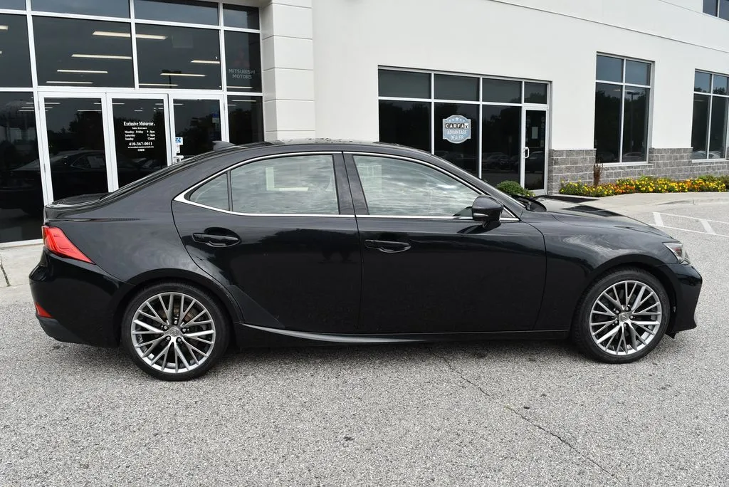 Lexus IS photo 2