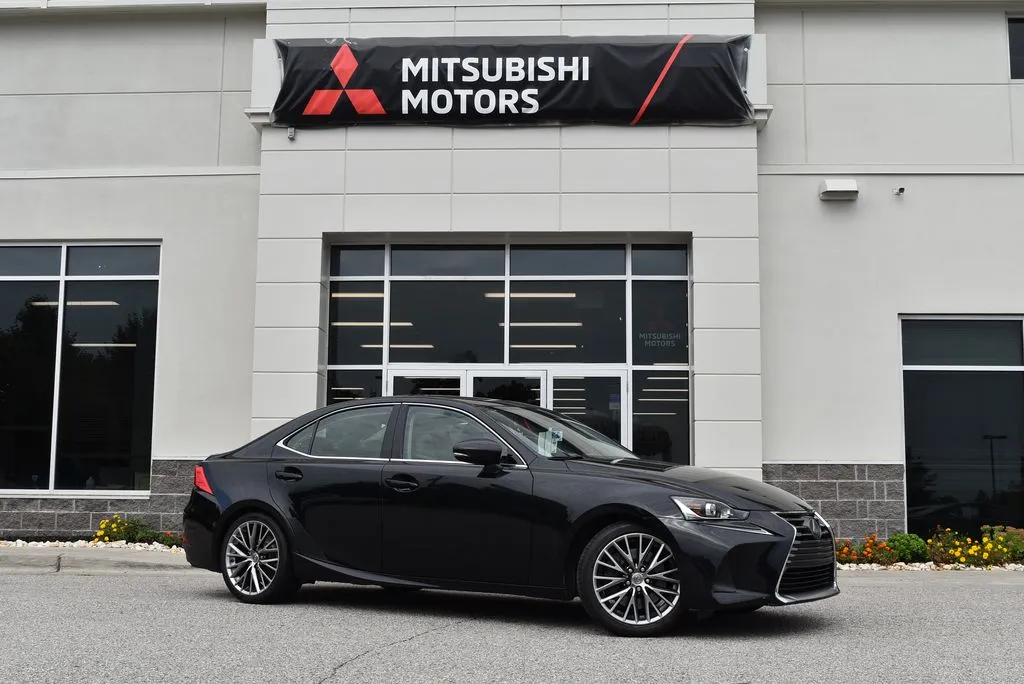 Lexus IS