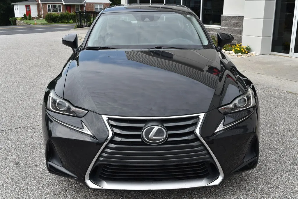 Lexus IS photo 3