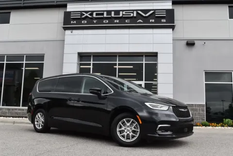 Black 2023 Chrysler Pacifica Touring L for sale in Randallstown, MD