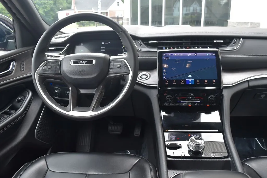 Jeep Grand Cherokee photo 13