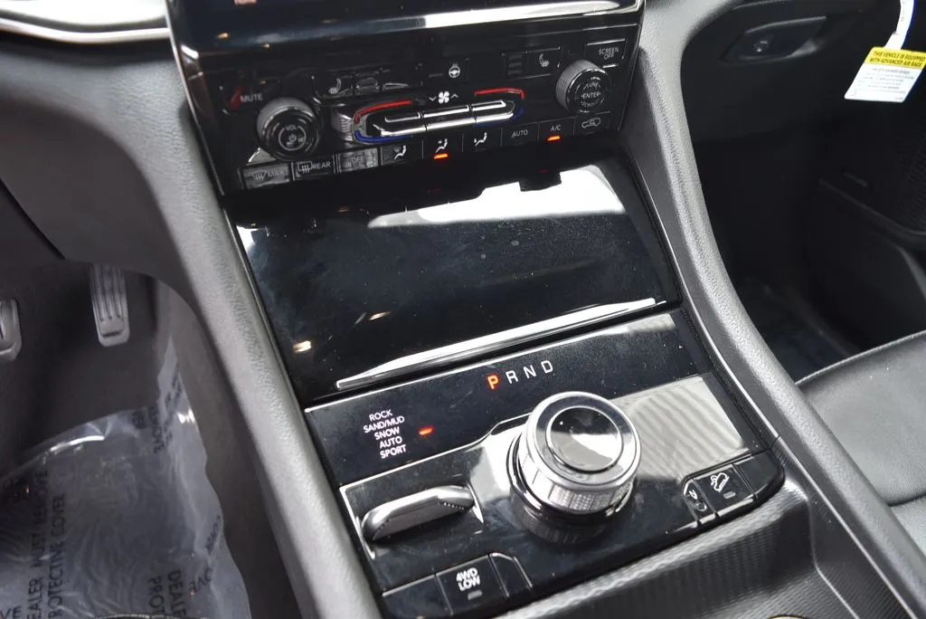 Jeep Grand Cherokee photo 17