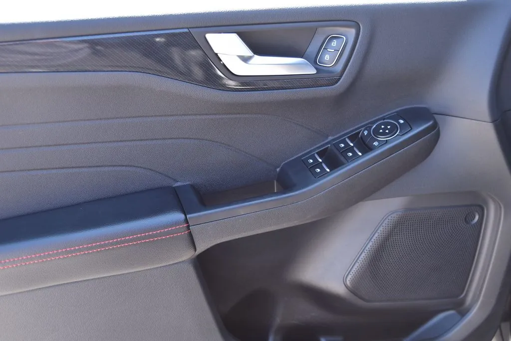 Ford Escape photo 9