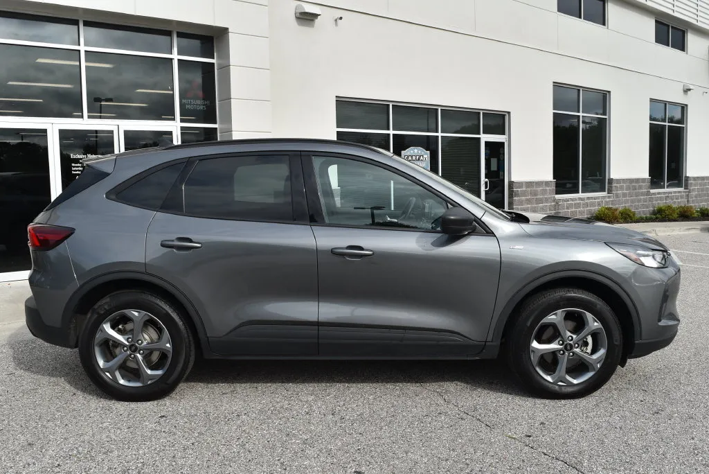 Ford Escape photo 2