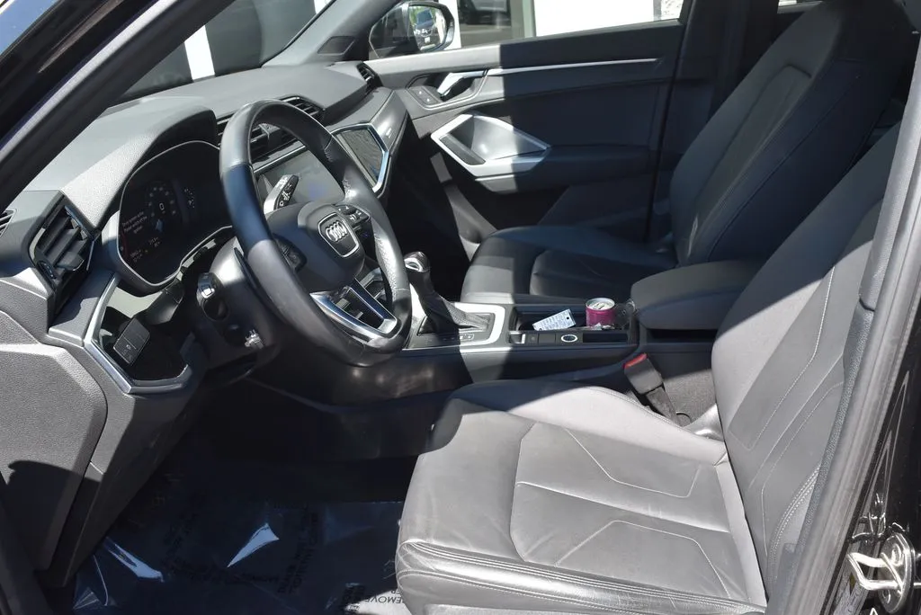 Audi Q3 photo 7