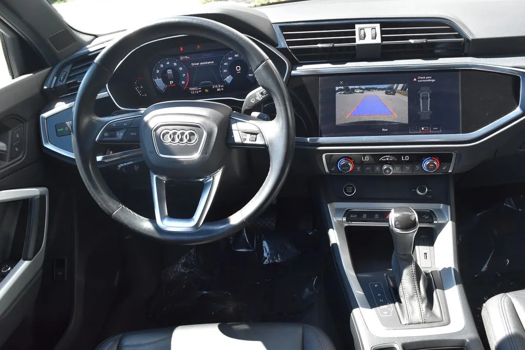 Audi Q3 photo 11