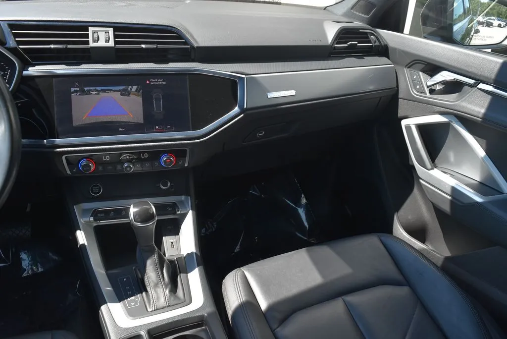 Audi Q3 photo 12