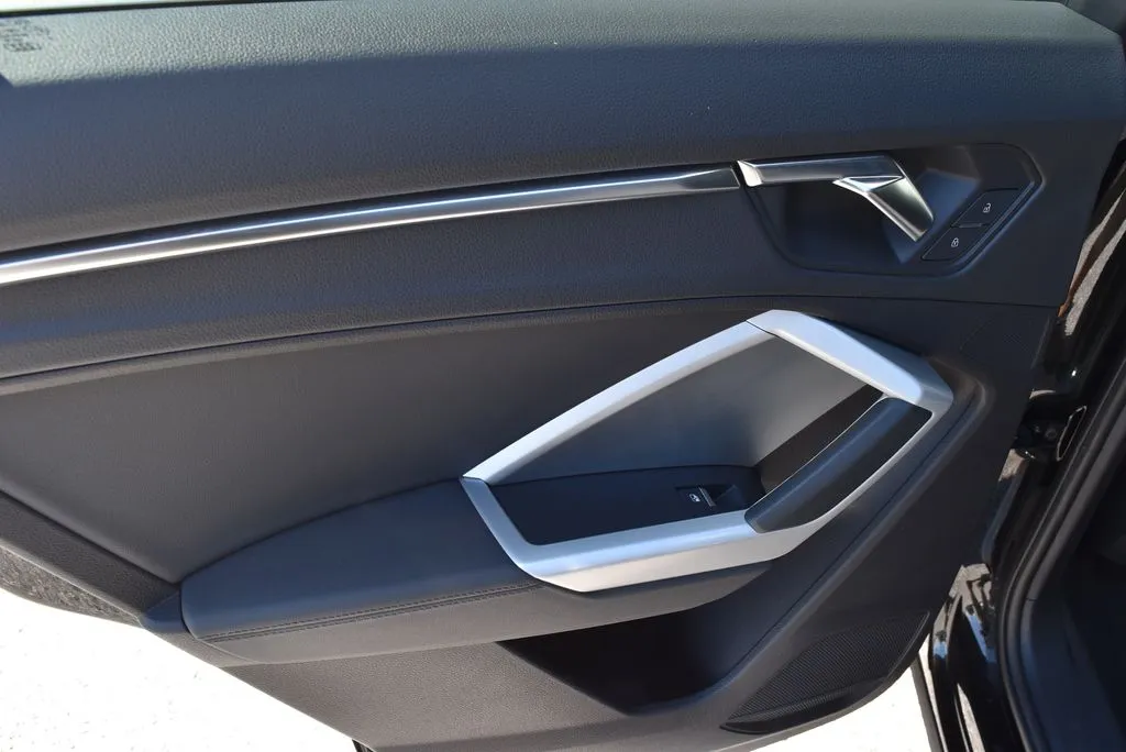 Audi Q3 photo 10
