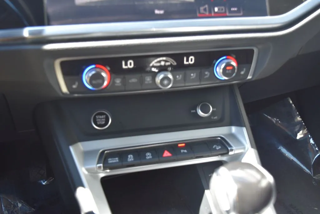 Audi Q3 photo 15