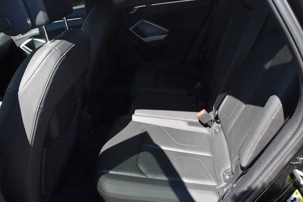 Audi Q3 photo 9