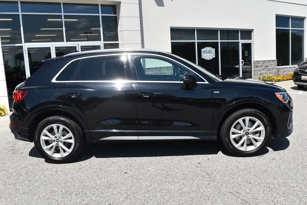 Audi Q3 photo 2