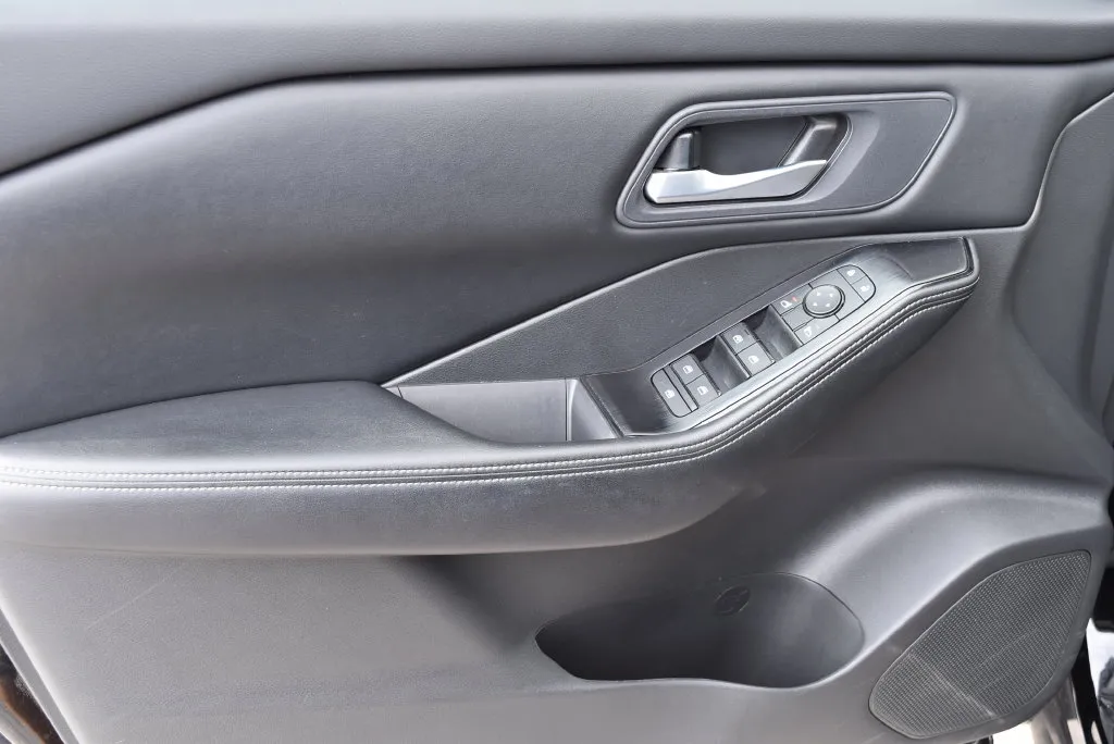 Nissan Rogue photo 8