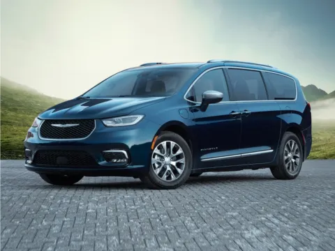 White 2023 Chrysler Pacifica Hybrid Touring L for sale in Randallstown, MD